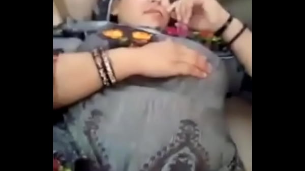 Paki Bhabi Showing Pussy Inside Running Car