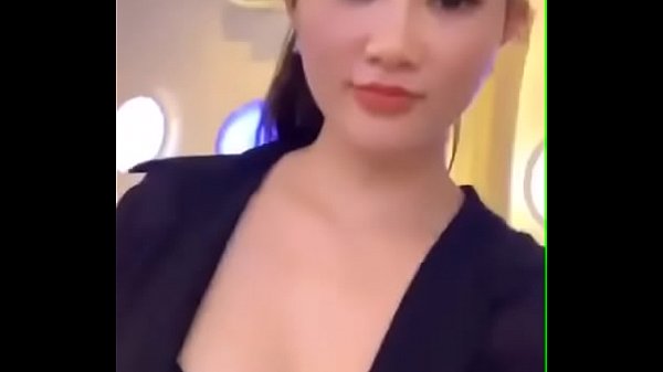 Gái xinh Việt Nam livestream Uplive khoe hàng
