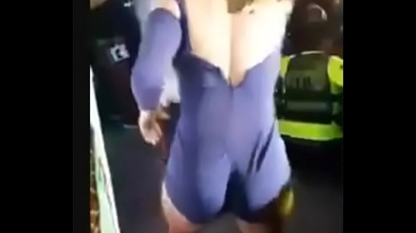 VENEZOLANA KORINA RIVADENEIRA ENSEÑA EL CULO