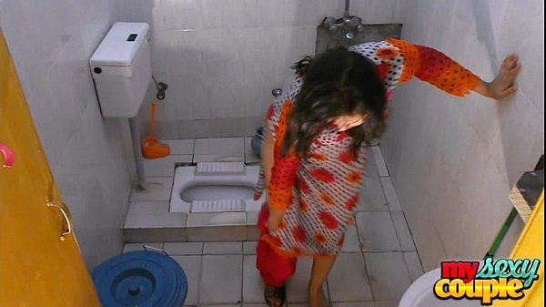 Bhabhi Sonia strips and shows her assets while bathing