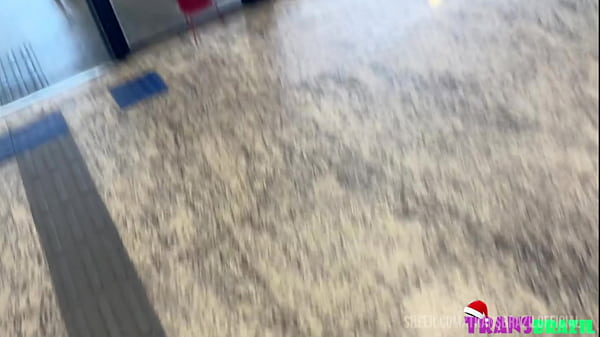 INTERRACIAL De Natal! Pedi massagem pra Mamãe-Noel Trans e ganhei bunceta de presente!