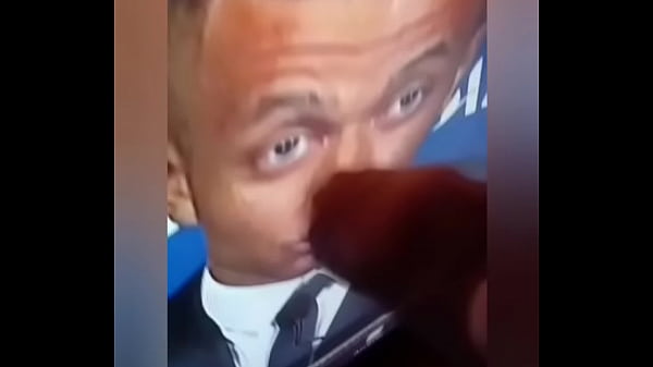 •••••TV BITE N•5 : Aujourd’hui je bande comme un cochon, alors je zappe les chaînes, et je tombe sur du Sport….super, y’a une interview de célèbre joueur…..putain toi tu vas recevoir ma bite